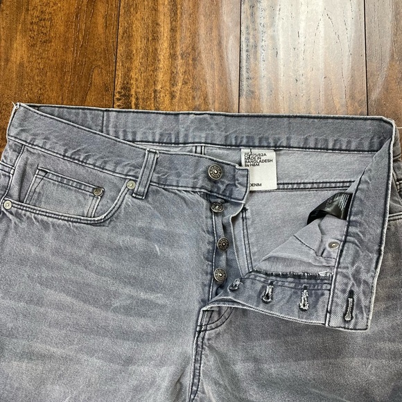 H&M Men’s Shorts Gray &Denim Bermuda Button Fly Size 32 - Picture 2 of 10